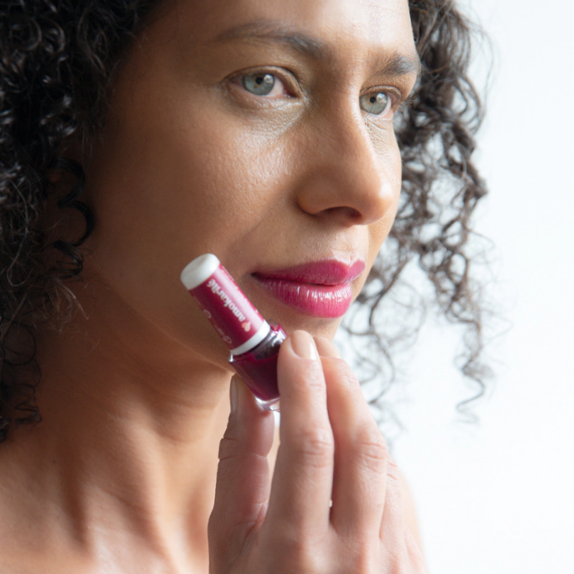LIP TINT TRIPLE THREAT AMOKARITE - BATOM + BLUSH + SOMBRA | COR AMORA | 5ML