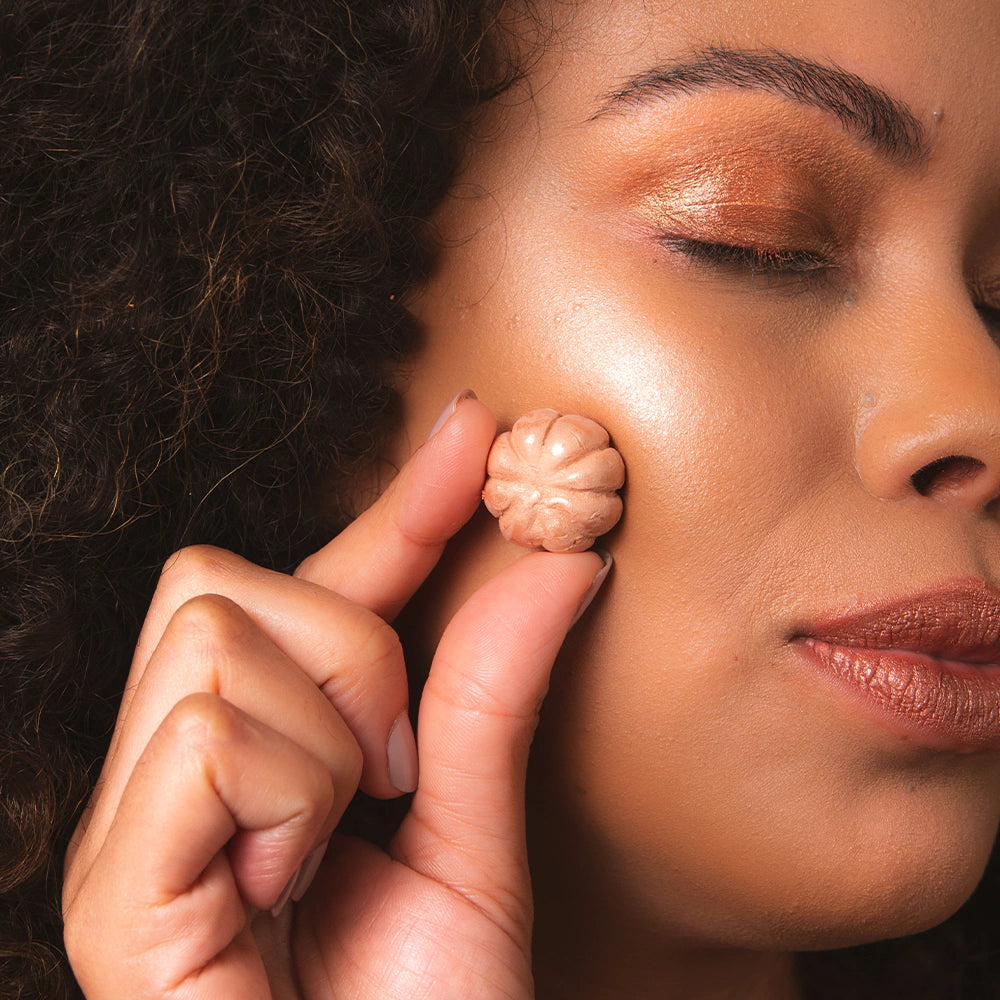 Iluminador Solido Multifuncional AmoKarite Rose 5g Natural Vegano