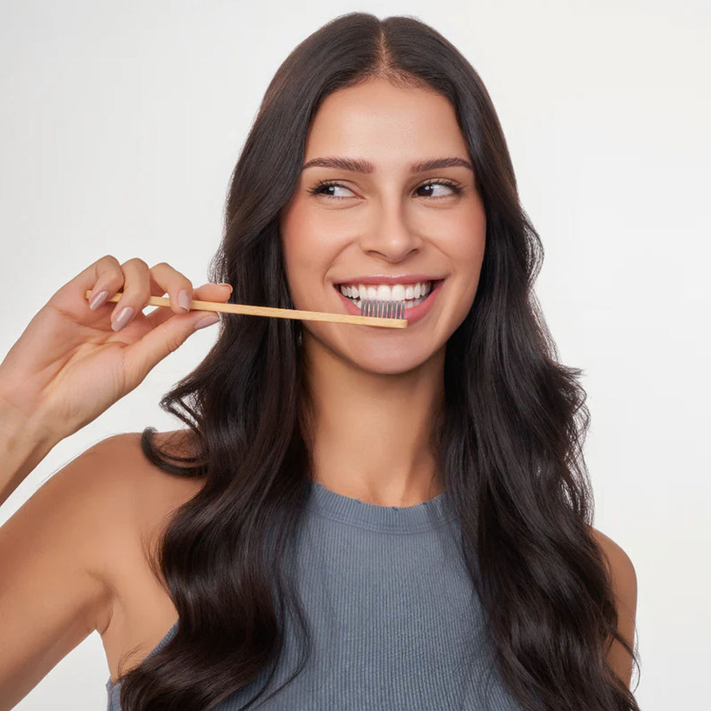 Escova de Dentes Bamboo Adulto Cerdas Super Finas Alva